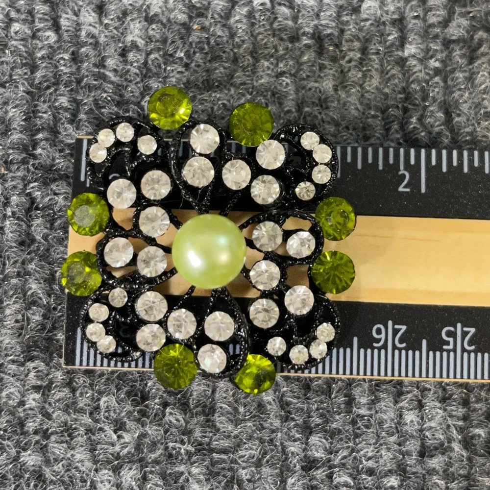 **NWOT Vintage Lime Green Rhinestone Square Pin Brooch